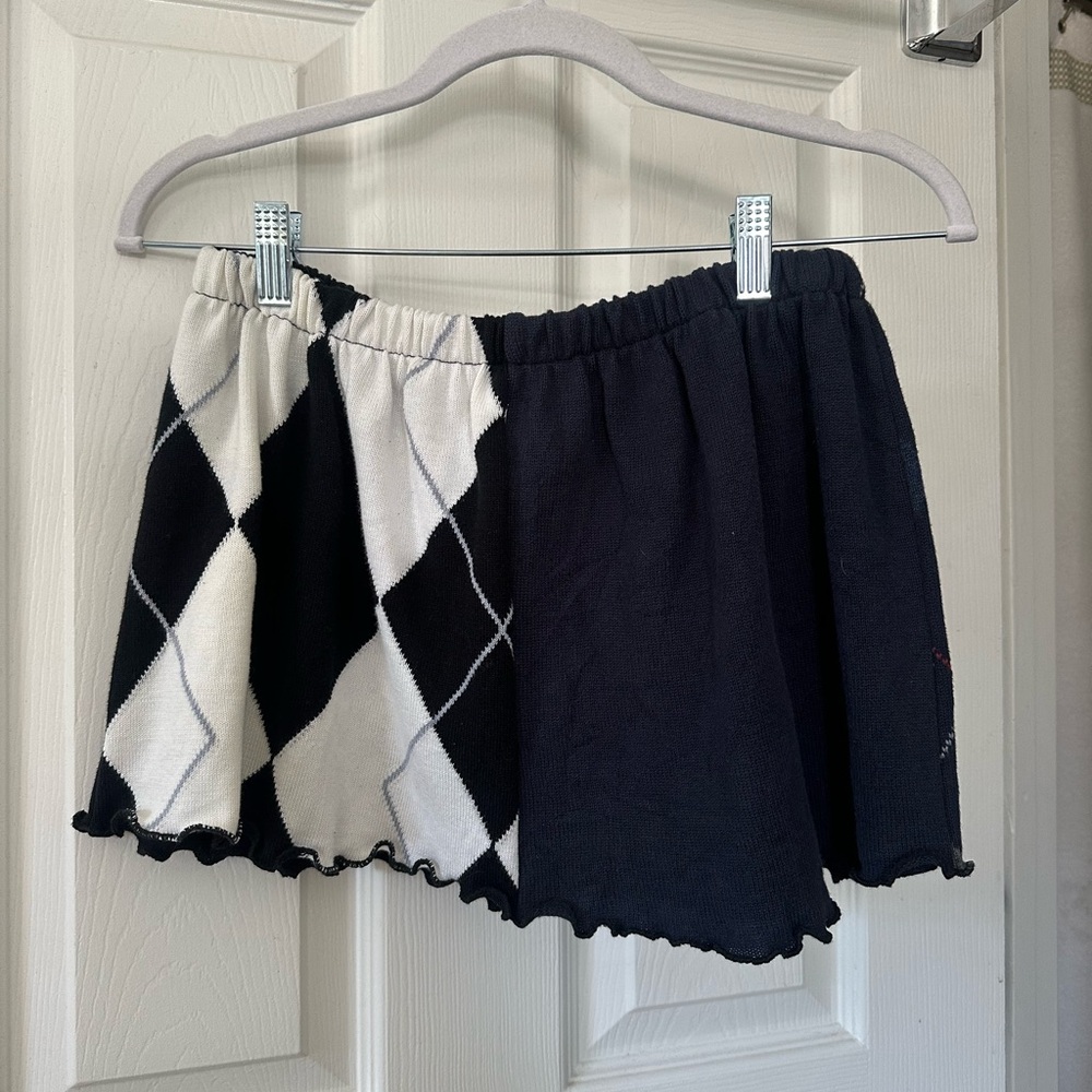 Chic Black and White Argyle Skirt
